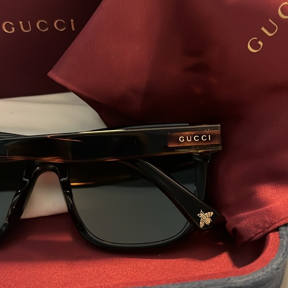 Gucci✨ Classic Fit Black/Tortoise Price is firm no offers - Picture 6 of 9